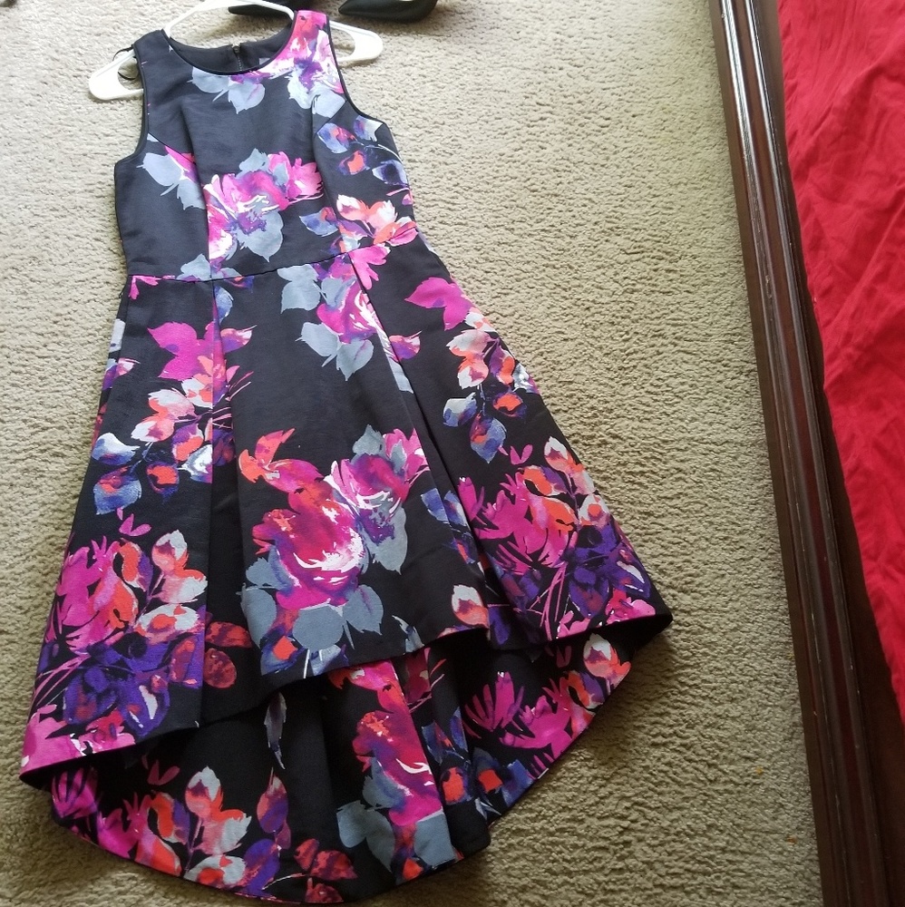 Preowned so amazing as new by Vince Camuto. Sz 8.